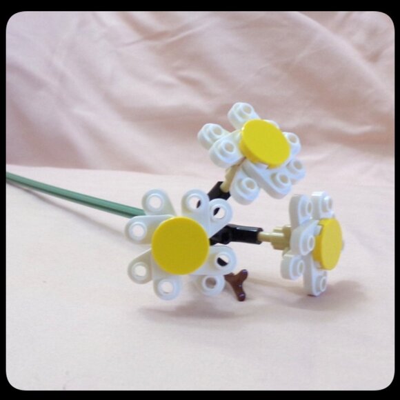 LEGO Botanical Flowers - 1 pcs Common Daisy White - Individual Sale from 10280 - Picture 3 of 5
